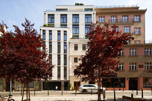 Rekonstrukce domu v Praze. Fotografie fasády pod taktovkou Arch Design z Brna.