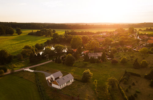 Rodinný dům v Bělečku při západu slunce od AIR Ateliér